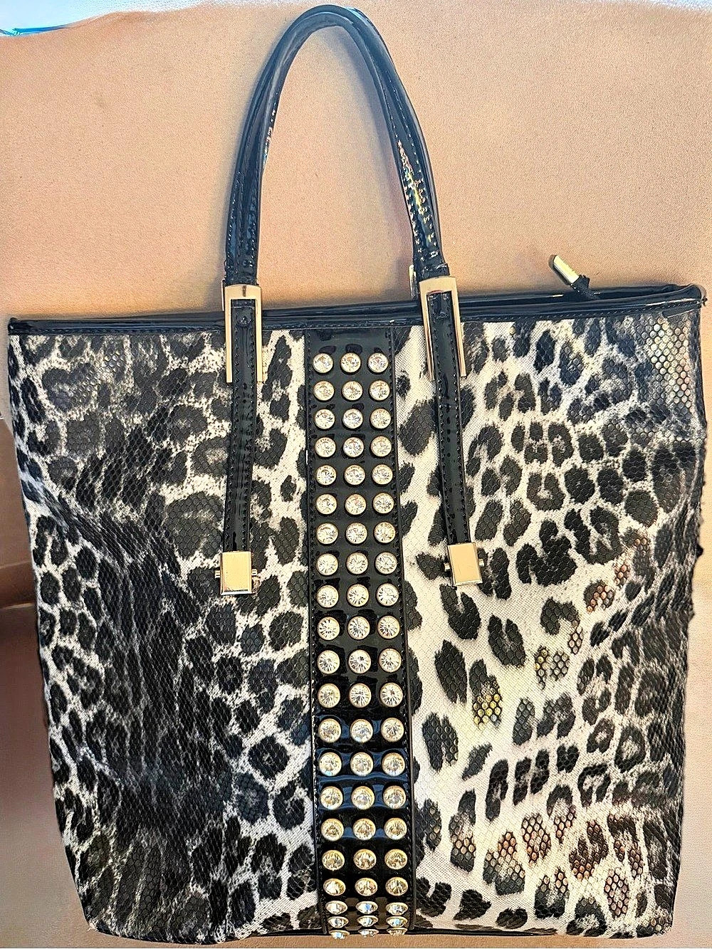 Hong Li Lai (HLPV) leopard-print tote bag.